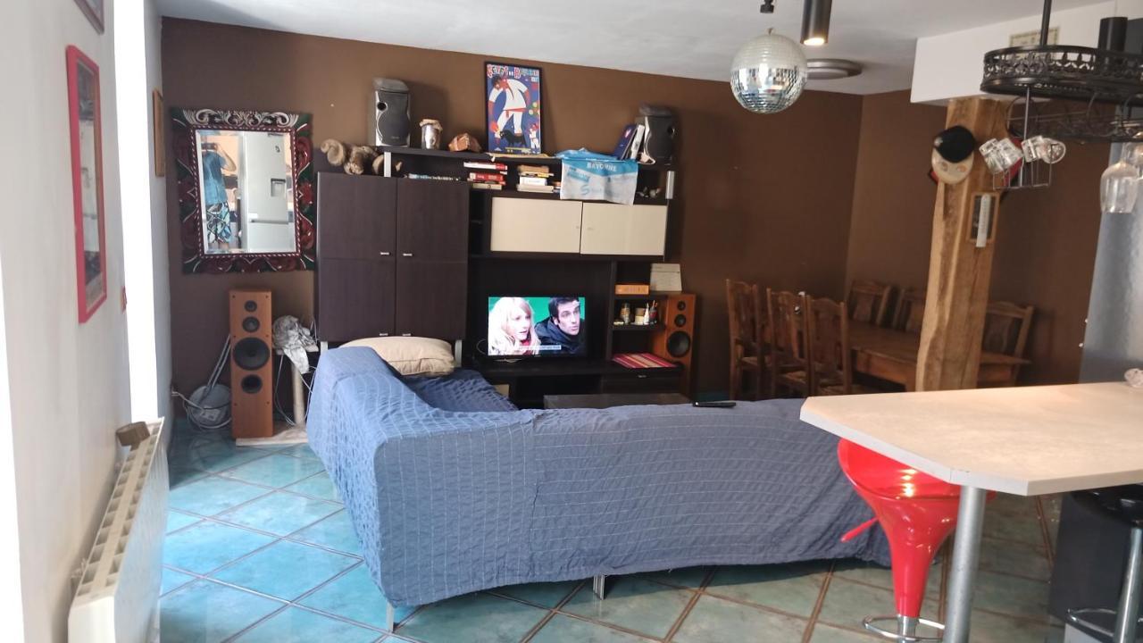 2 Apartment *